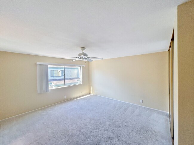 Building Photo - Beautiful 3BD/2.5BA W/ Open Floor Plan and...