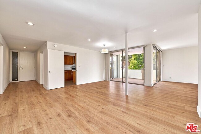 Building Photo - 9221 Charleville Blvd