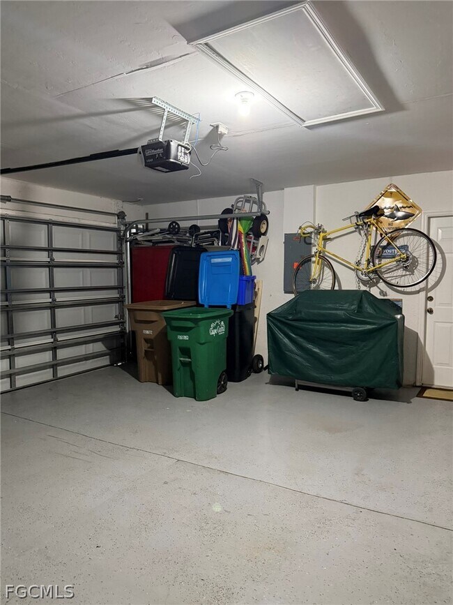 Building Photo - 3732 NE 12th Pl