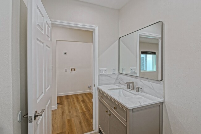 Building Photo - NEWLY BUILT, LUXURIOUS & BRIGHT, 1BR1BA AD...