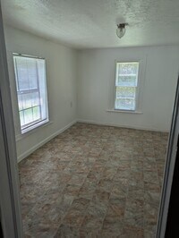 Building Photo - 117 Abernathy Ave