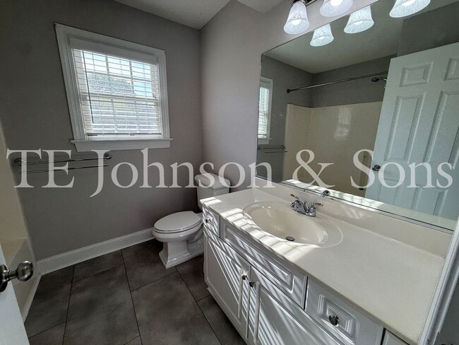 Building Photo - Spacious 3BR Home with Vaulted Ceilings, Gas Logs & Two Car Garage in Winston-Salem