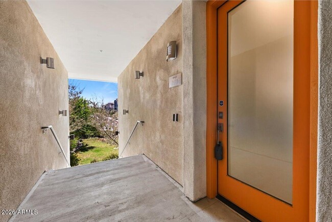 Building Photo - 1250 Abbey Ln