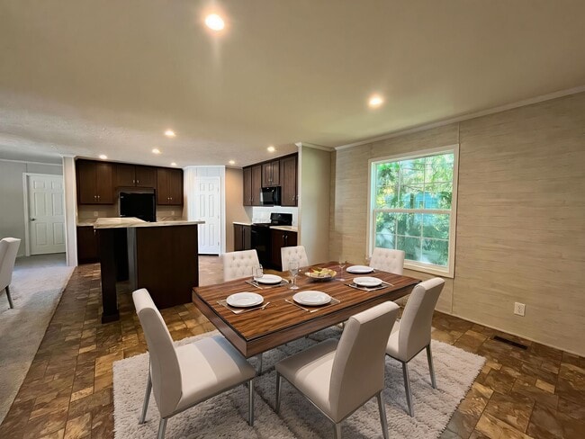 Building Photo - 1607 Delaware Dr