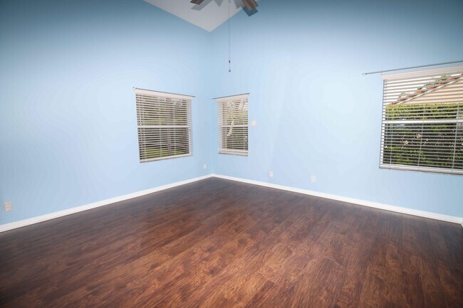 Building Photo - 307 NW Breezy Point Loop