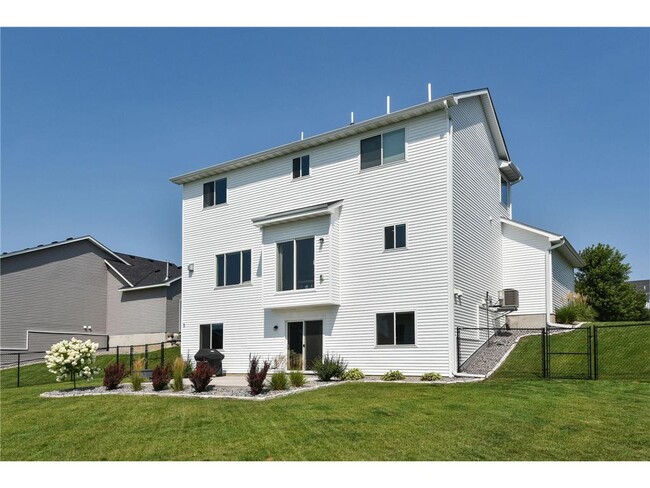 Building Photo - 11597 8th St NE