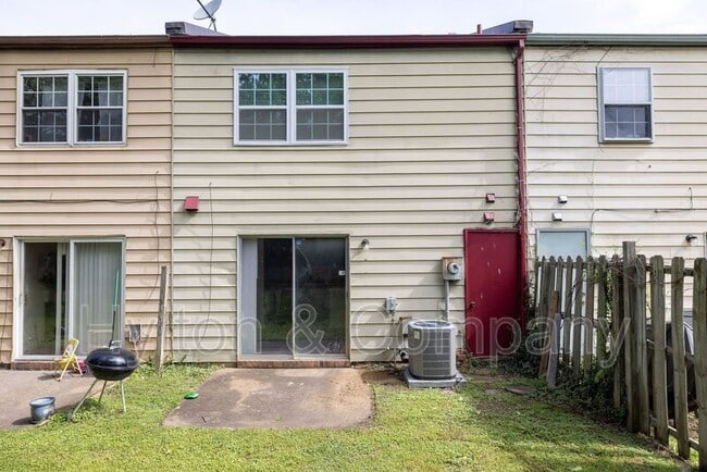 Building Photo - 3231 Hunters Mill Dr