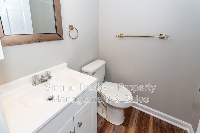 Building Photo - 854 Colony Dr