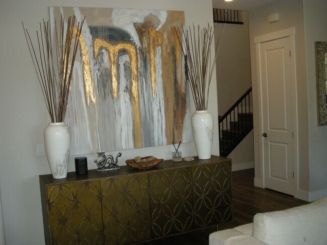 Building Photo - Fully Furnished Four Bedroom, Three Bath H...