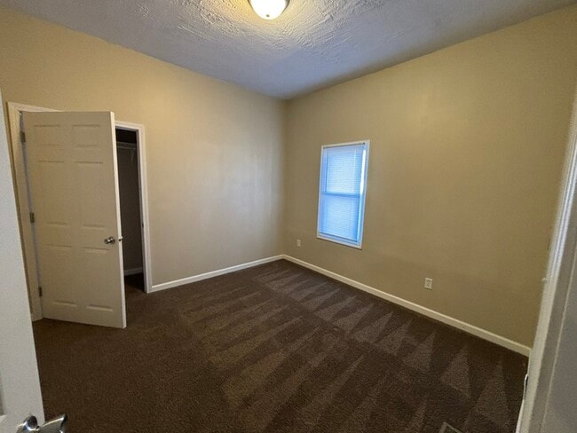 Building Photo - 1220 S 11th St
