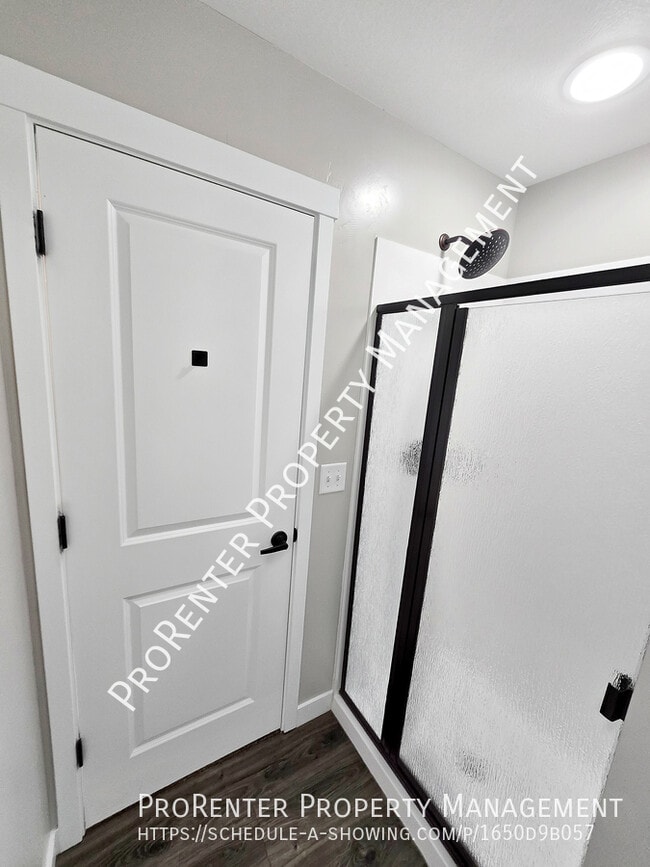 Building Photo - 2516 W Knights Ln