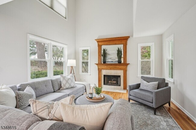 Building Photo - 12 Baumgartner Ct