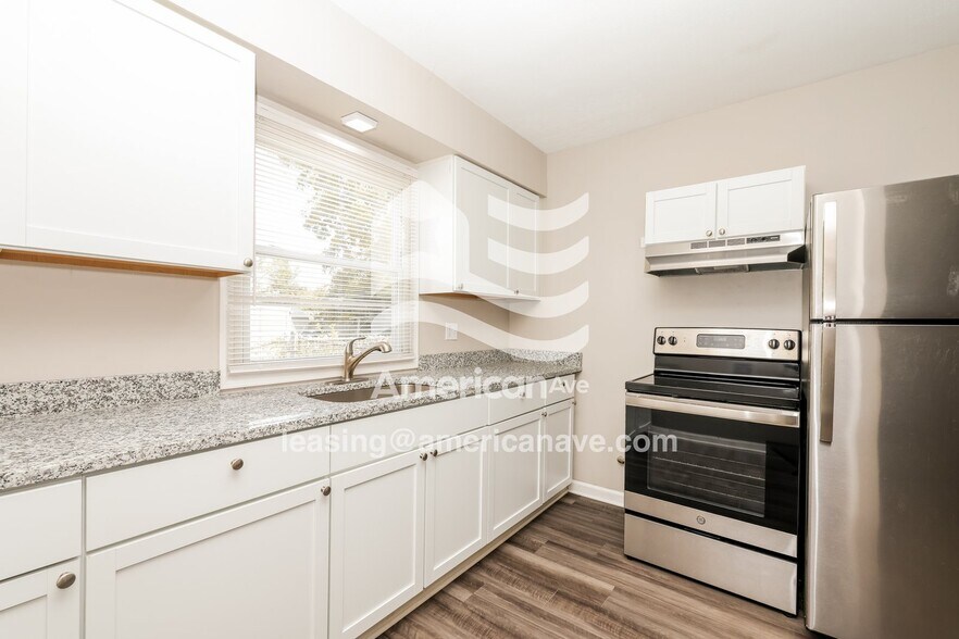 Building Photo - 4764 Burkhardt Ave