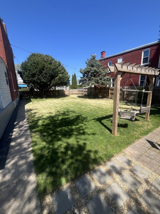 Building Photo - 220 E Liberty St