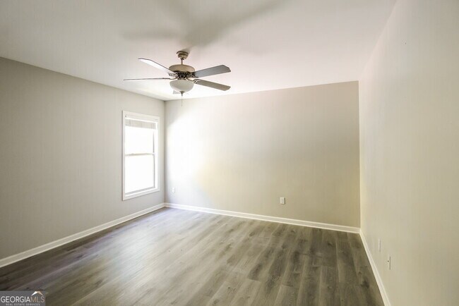 Building Photo - 30 Inverness Ave