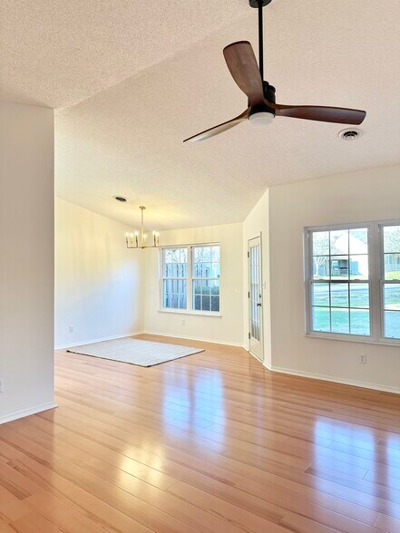 Building Photo - 8621 Flagstone Way