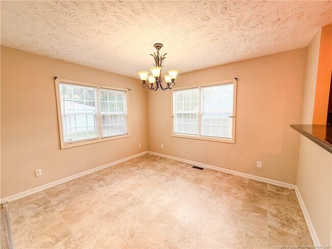 Building Photo - 4413 Scenic Pines Dr