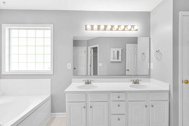 Building Photo - 302 Altavista Loop