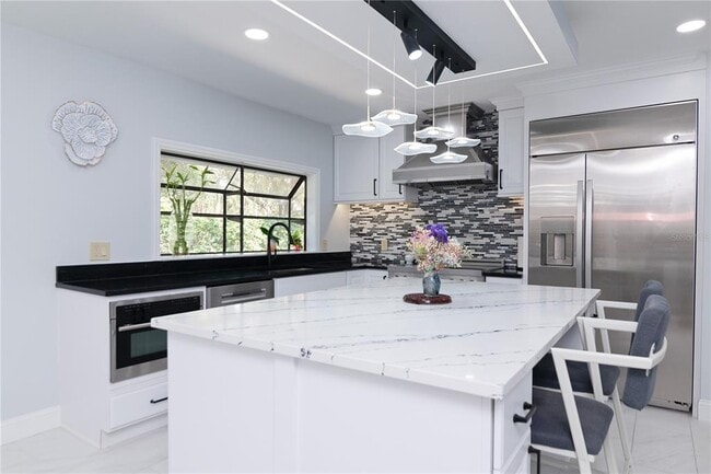 Building Photo - 4202 Deepwater Ln