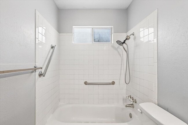 Building Photo - 6118 Hidden Cove