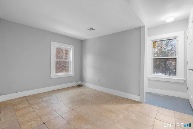 Building Photo - 19 Woodbridge Ave