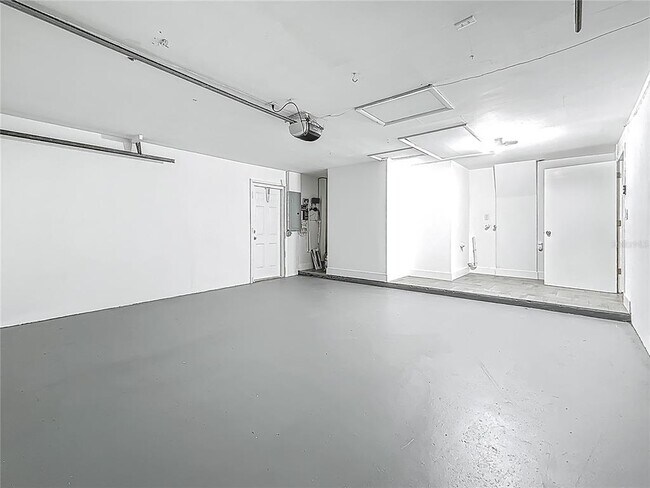 Building Photo - 1469 S Hillcrest Ave