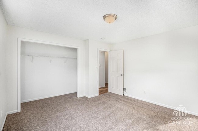 Building Photo - 639 N Queen Ridge Ct