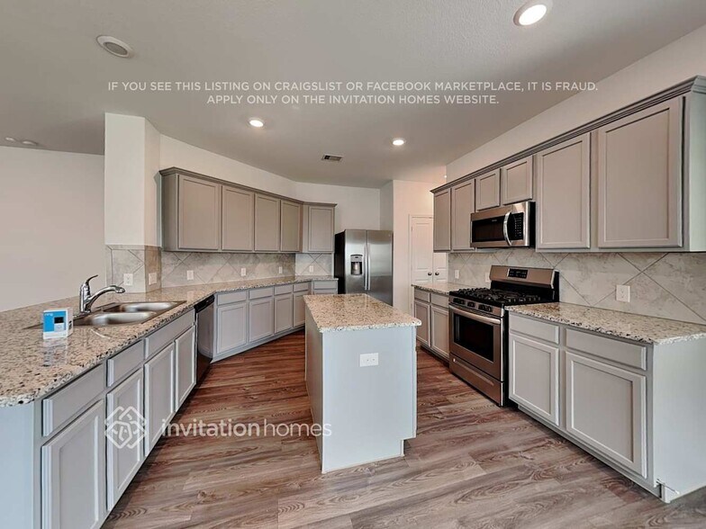 Building Photo - 428 Pecan Landing Ln
