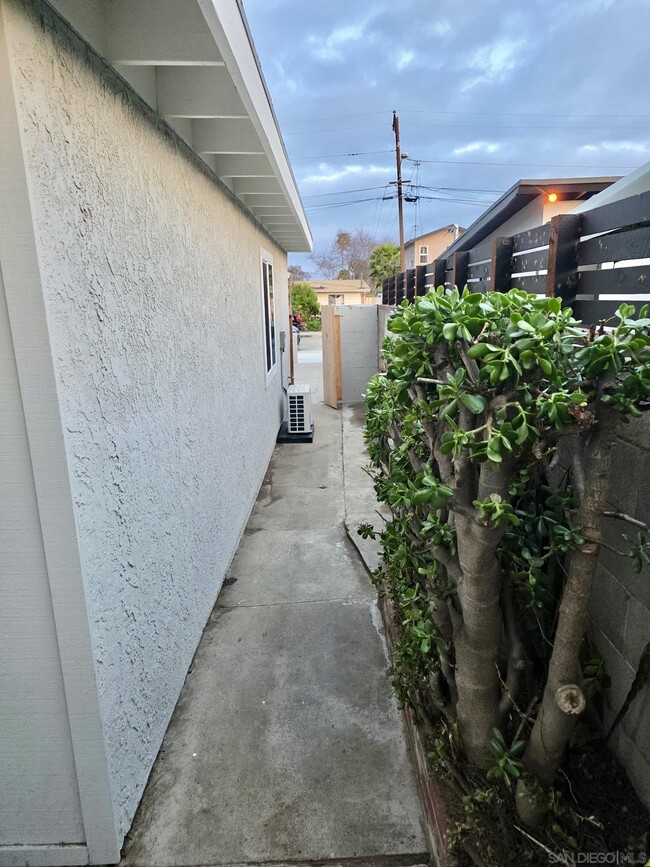 Building Photo - 6142 Kerch St