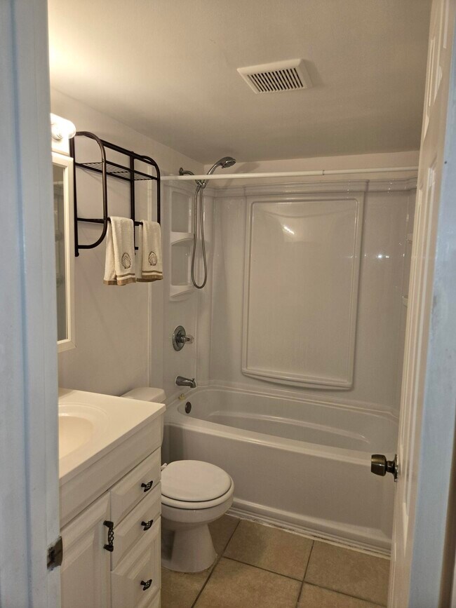 Building Photo - 278 Windsor N