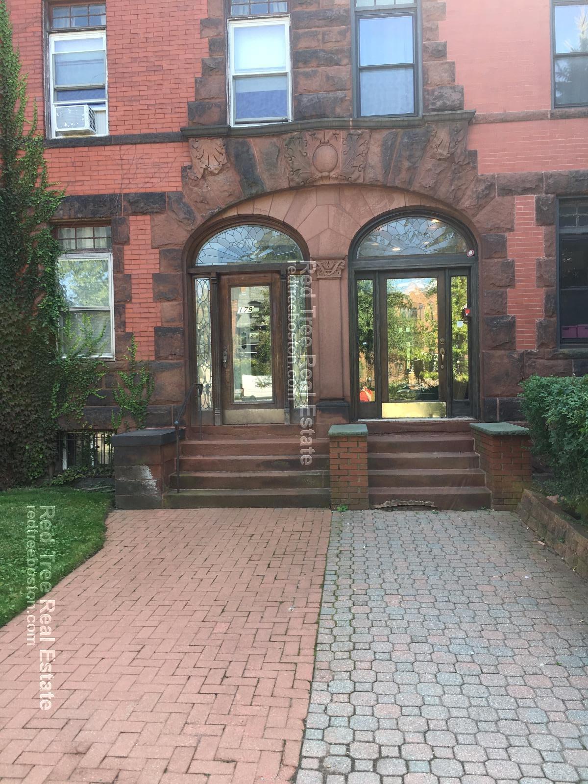Building Photo - 1815 Beacon St