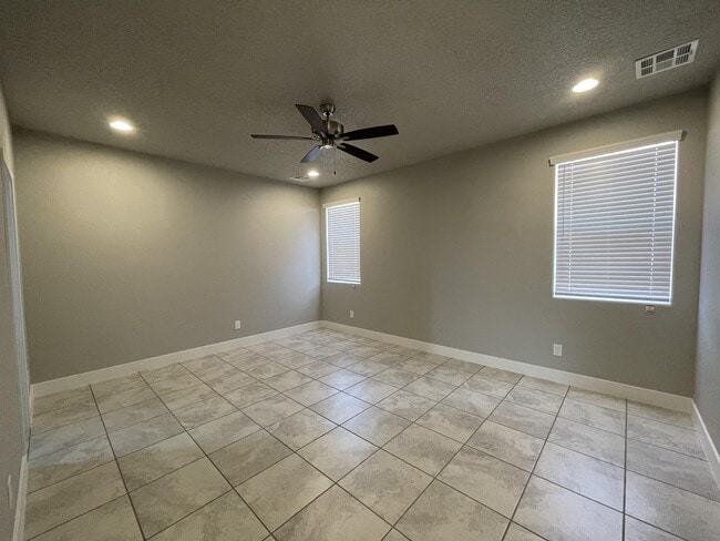 Building Photo - 6713 Delgado Way NE