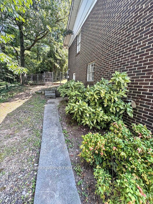 Building Photo - 976 Ridgewood Cir