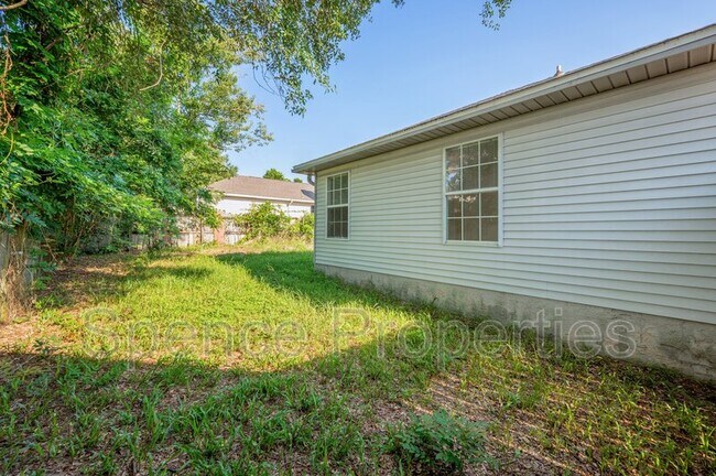 Building Photo - 440 Apple Dr