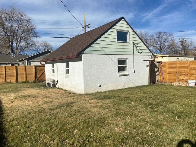 Building Photo - Beautiful 2 bedroom home in Chaffee Park with Huge Studio