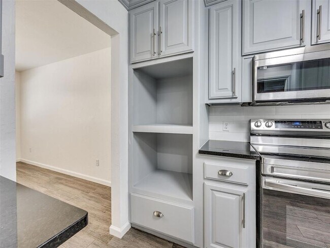 Building Photo - 6312 Overcourt Manor