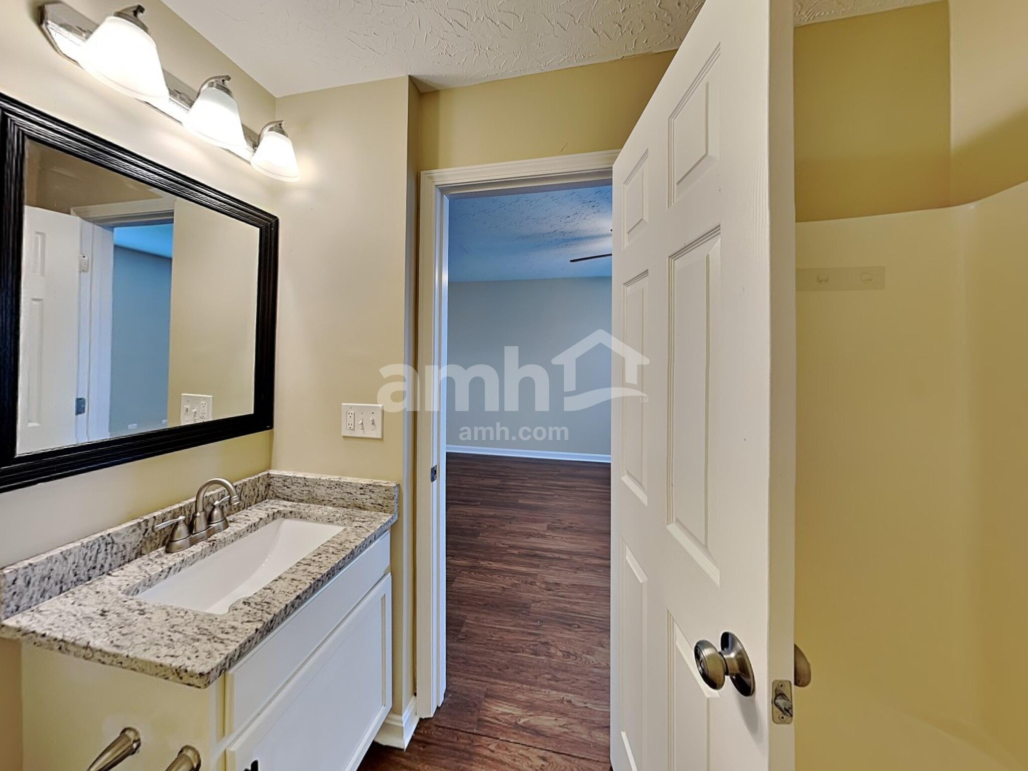 Building Photo - 10319 Fredricksburg Rd