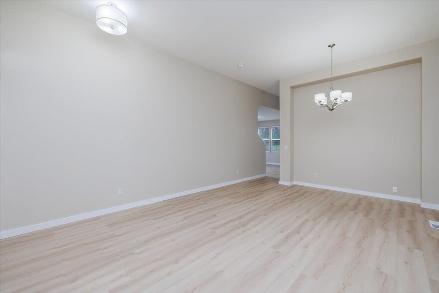 Dinning - 281 N Royal Oak St