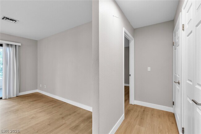 Building Photo - 4823 S Torrey Pines Dr