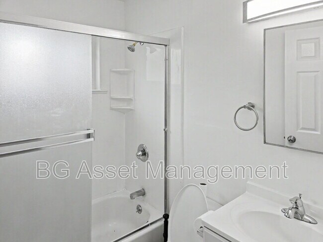 Building Photo - 1448 Merced St