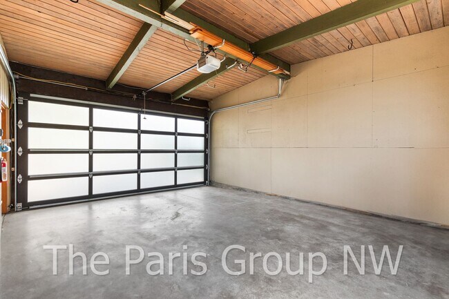 Building Photo - Extraordinary 4BR, 4200sf Mid Century Water View Home with Amazing Outdoor Spaces