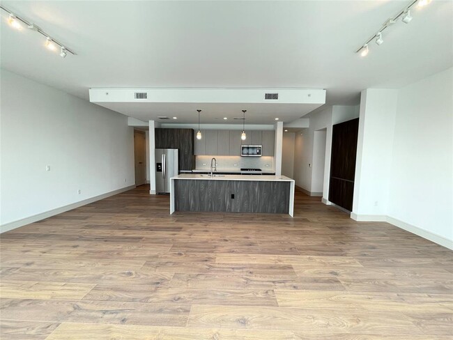 Building Photo - 3099 Nowitzki Way