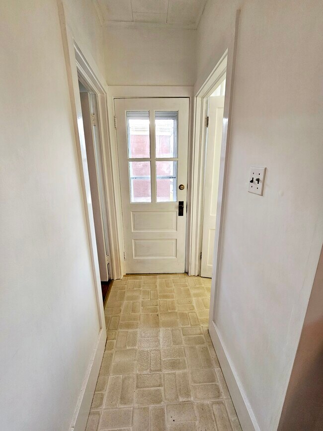 Building Photo - 101 E Main St