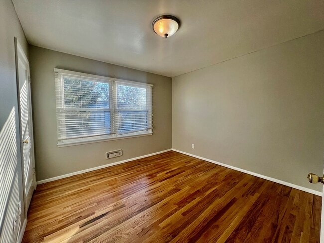 Building Photo - Charming 2 bedroom rancher located in central Colorado Springs!