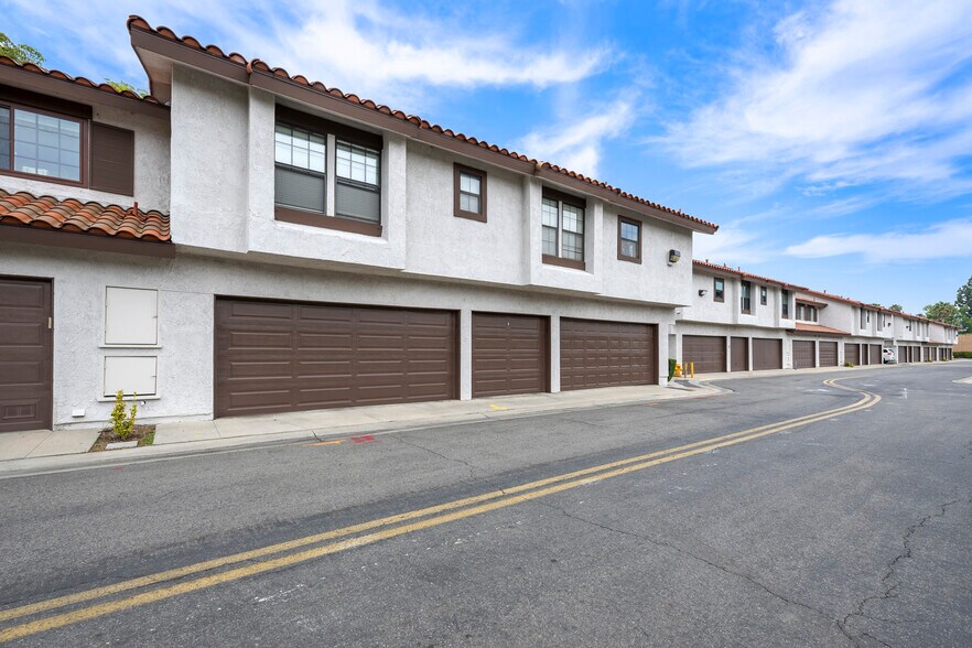 Building Photo - 319 Molokai Dr