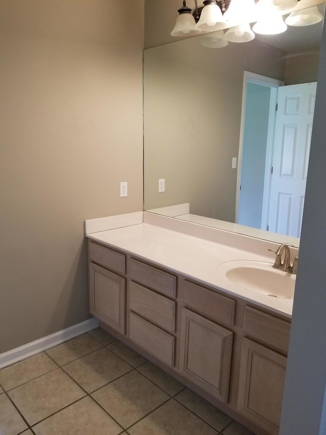 Building Photo - 2209 Maricopa Dr
