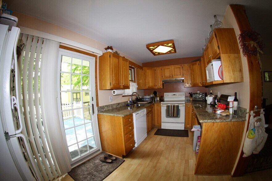 Building Photo - 309 Cedar Ln
