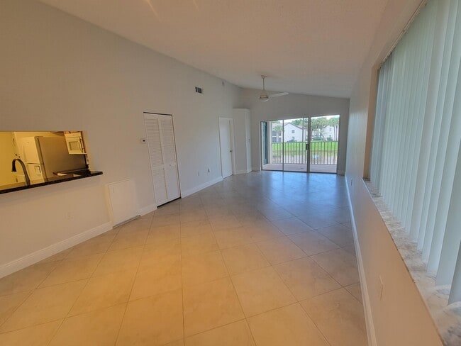 Building Photo - 4208 Glenmoor Dr