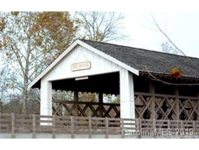 Building Photo - 3002 Fallondale Rd