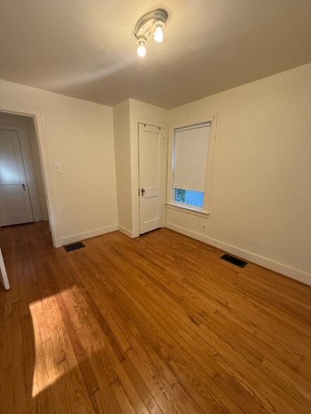 Building Photo - 118 1/2 Kennedy Ave